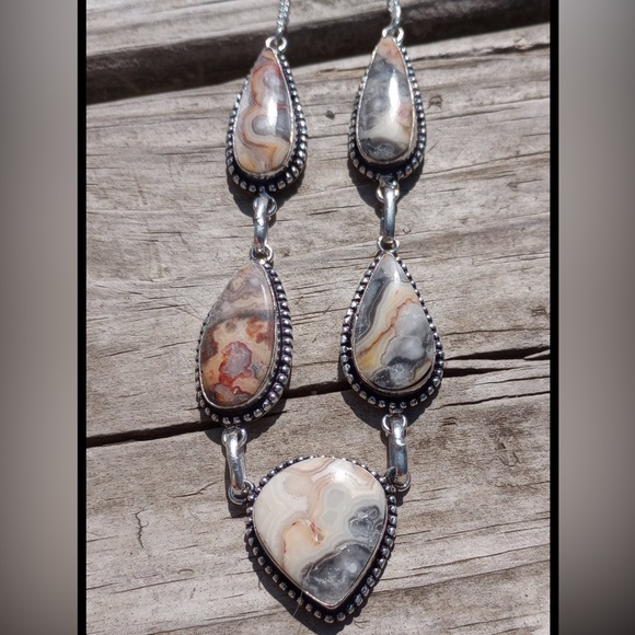 🪶 Beautiful Crazy Lace Agate multi gemstone statement necklace - Picture 3 of 7